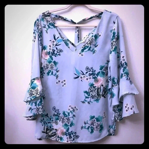Light Blue Floral Blouse‎ Ruffle Sleeve SzM - Picture 1 of 3